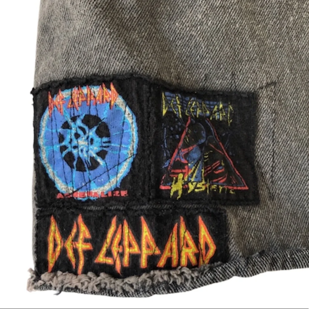 Junk food Def Leppard mini-skirt acid was distressed hem size 9‎